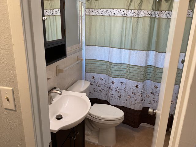 1401 W Ball Street, Weatherford, TX 76086