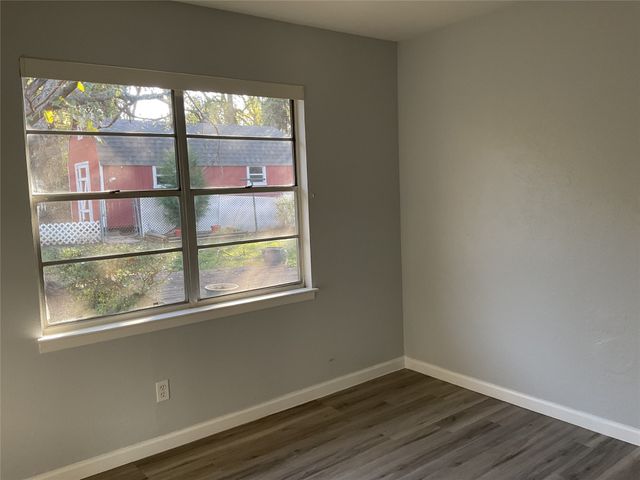 1401 W Ball Street, Weatherford, TX 76086