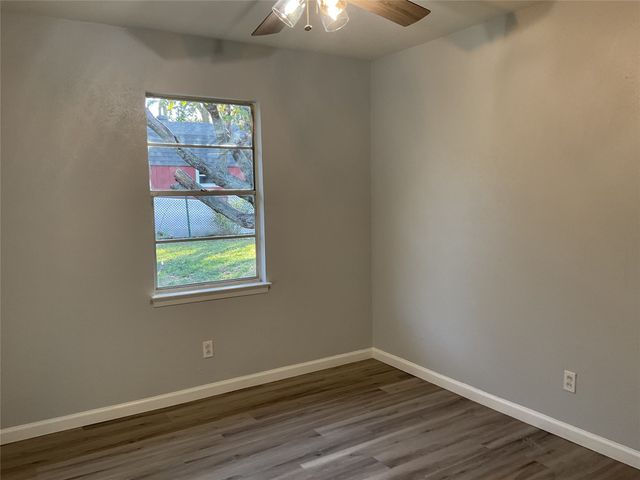 1401 W Ball Street, Weatherford, TX 76086