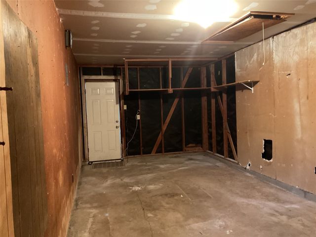 1401 W Ball Street, Weatherford, TX 76086