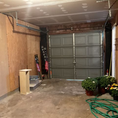 1401 W Ball Street, Weatherford, TX 76086