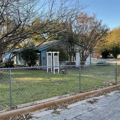 1401 W Ball Street, Weatherford, TX 76086