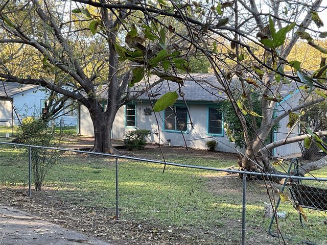 1401 W Ball Street, Weatherford, TX 76086