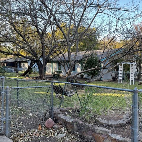 1401 W Ball Street, Weatherford, TX 76086