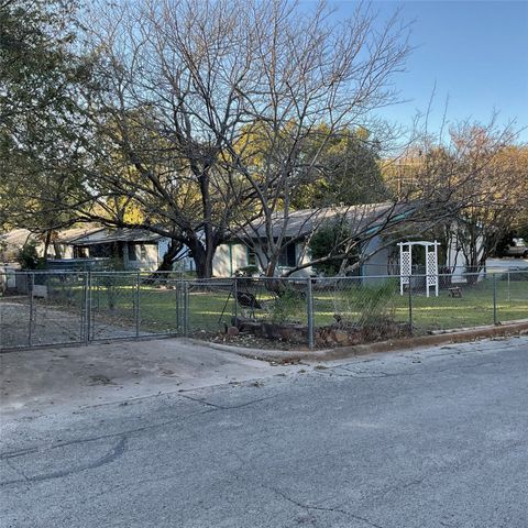 1401 W Ball Street, Weatherford, TX 76086