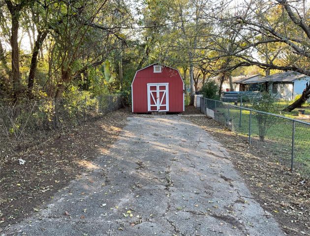 1401 W Ball Street, Weatherford, TX 76086