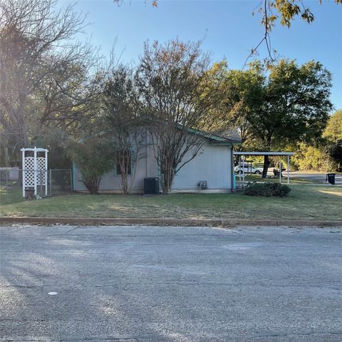 1401 W Ball Street, Weatherford, TX 76086