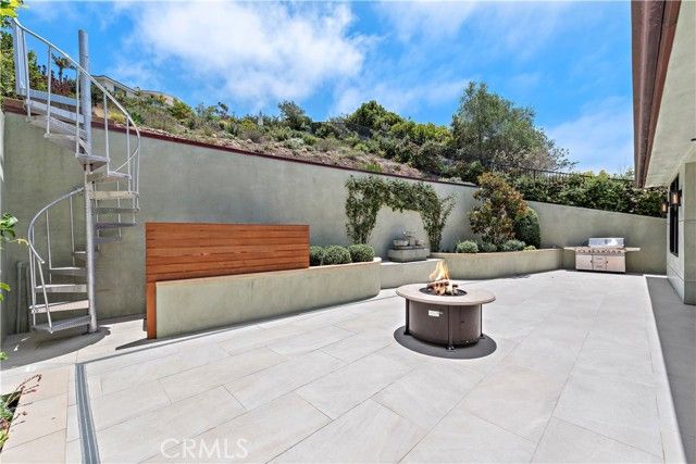 2340 Crestview Drive, Laguna Beach, CA 92651