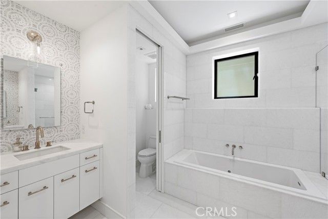 2340 Crestview Drive, Laguna Beach, CA 92651