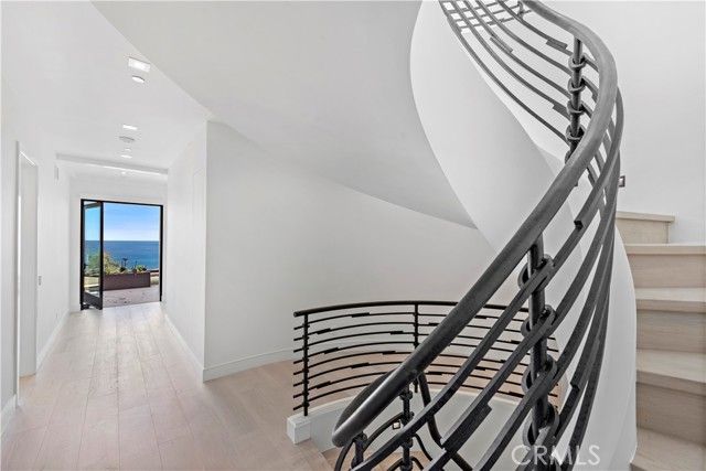 2340 Crestview Drive, Laguna Beach, CA 92651