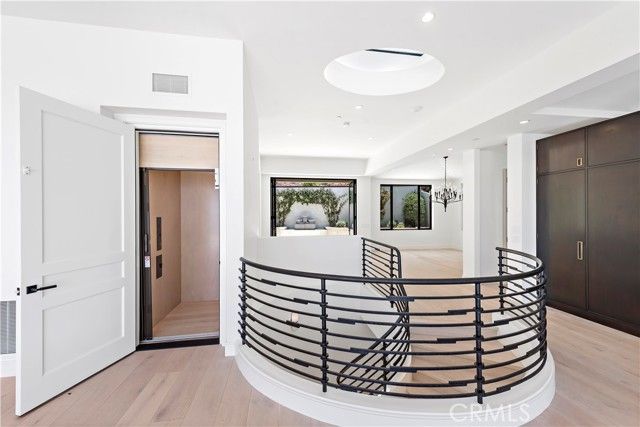 2340 Crestview Drive, Laguna Beach, CA 92651