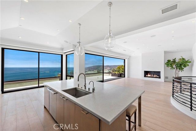 2340 Crestview Drive, Laguna Beach, CA 92651