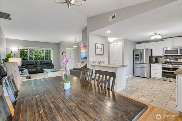 19020 34th Avenue E, Tacoma, WA 98446