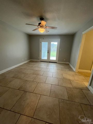 3890 Sailwind Dr, Gulf Breeze, FL 32563