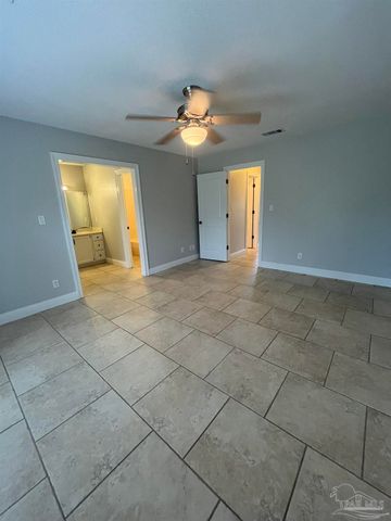 3890 Sailwind Dr, Gulf Breeze, FL 32563