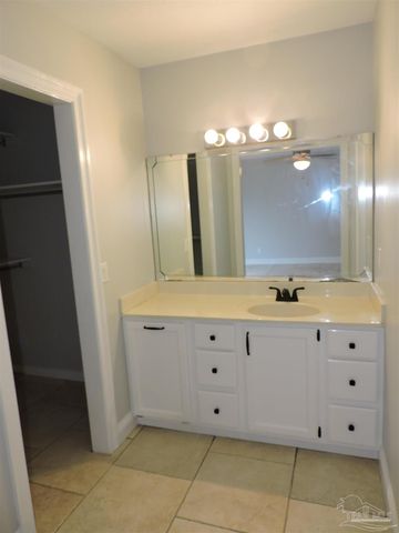 3890 Sailwind Dr, Gulf Breeze, FL 32563