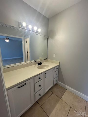 3890 Sailwind Dr, Gulf Breeze, FL 32563