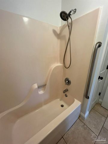 3890 Sailwind Dr, Gulf Breeze, FL 32563