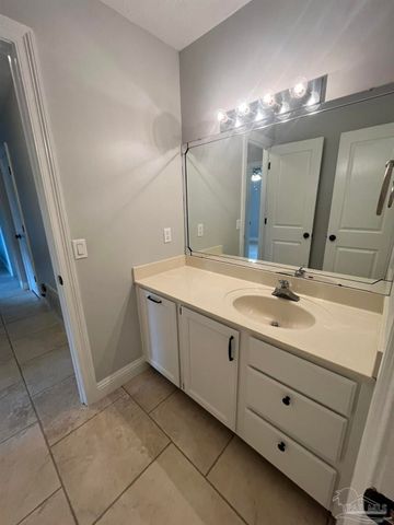 3890 Sailwind Dr, Gulf Breeze, FL 32563