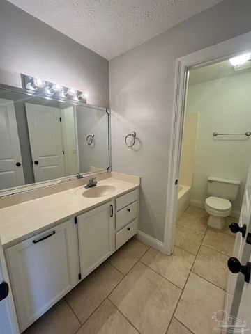 3890 Sailwind Dr, Gulf Breeze, FL 32563