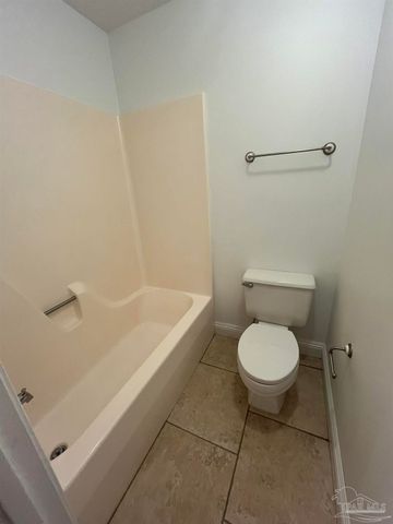 3890 Sailwind Dr, Gulf Breeze, FL 32563