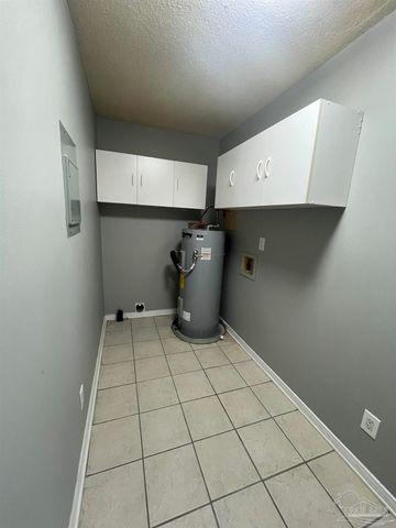 3890 Sailwind Dr, Gulf Breeze, FL 32563