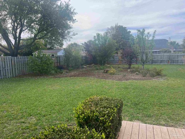 3890 Sailwind Dr, Gulf Breeze, FL 32563