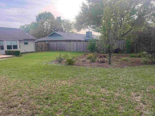 3890 Sailwind Dr, Gulf Breeze, FL 32563