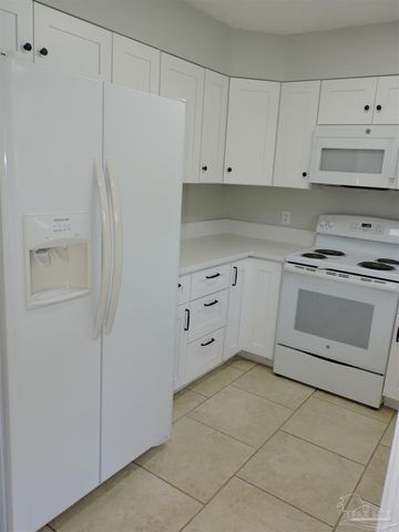 3890 Sailwind Dr, Gulf Breeze, FL 32563