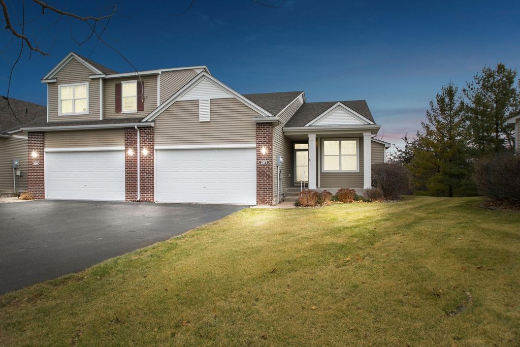 207 River Woods Drive W, Saint Paul Park, MN 55071