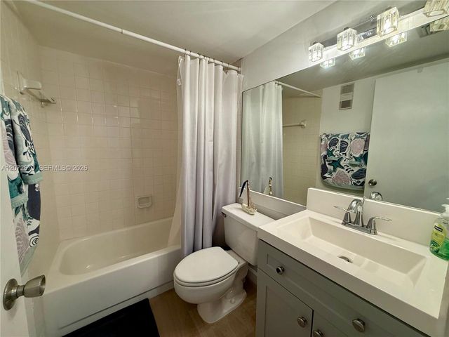 770 Claughton Island Drive 1104, Miami, FL 33131