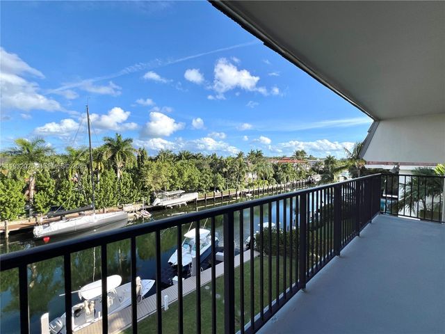 6815 Edgewater Dr 308, Coral Gables, FL 33133
