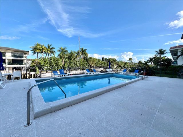 6815 Edgewater Dr 308, Coral Gables, FL 33133