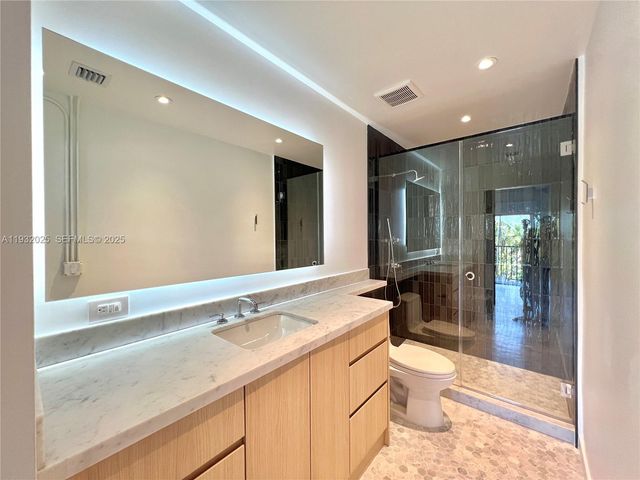 6815 Edgewater Dr 308, Coral Gables, FL 33133