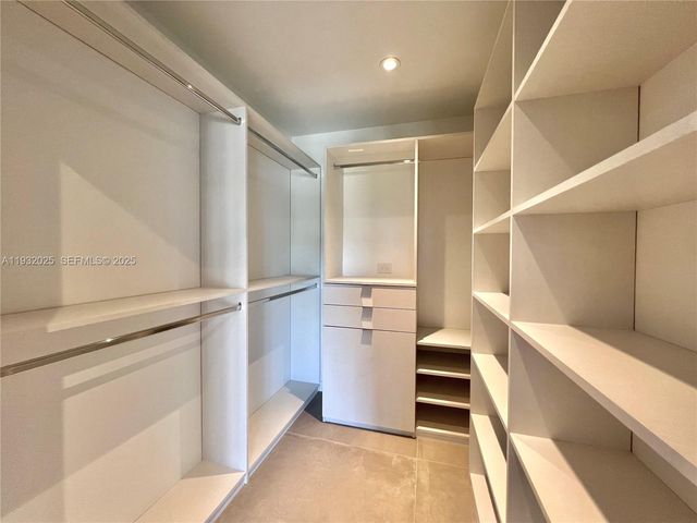 6815 Edgewater Dr 308, Coral Gables, FL 33133