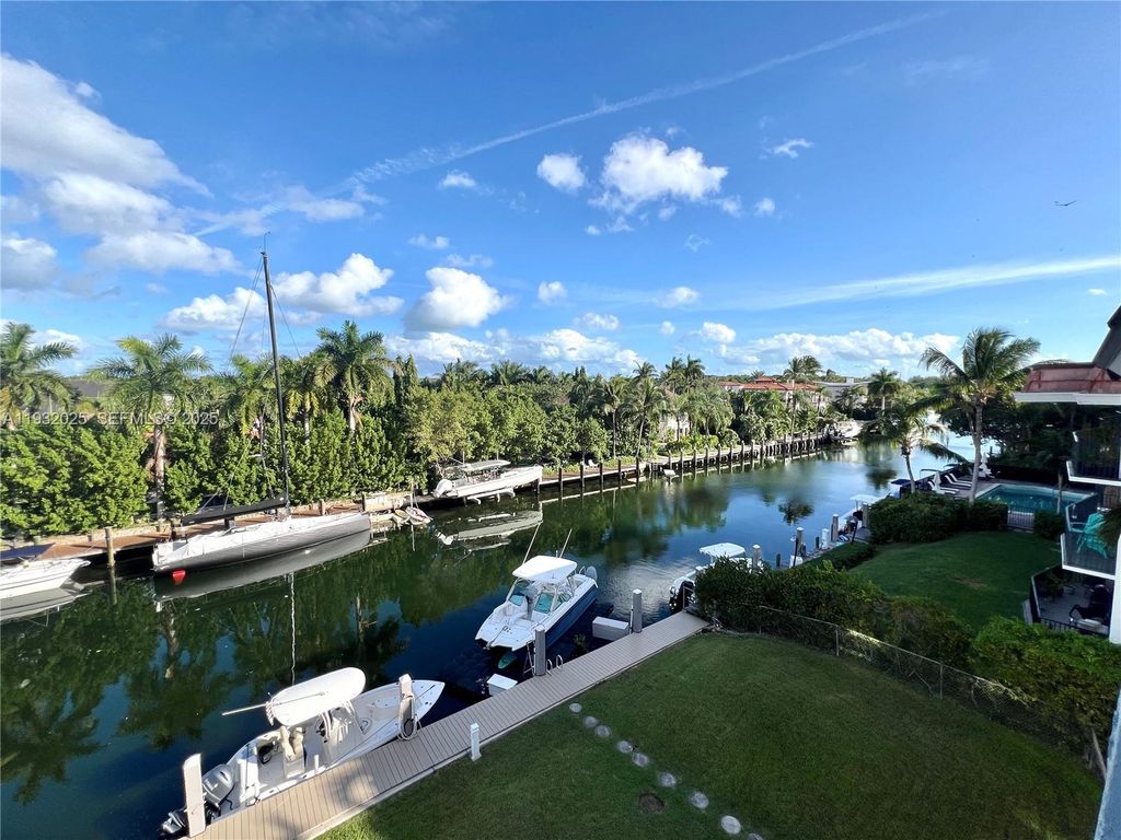 6815 Edgewater Dr 308, Coral Gables, FL 33133