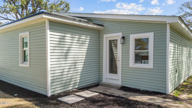 403 W Noble Street, Selma, NC 27576