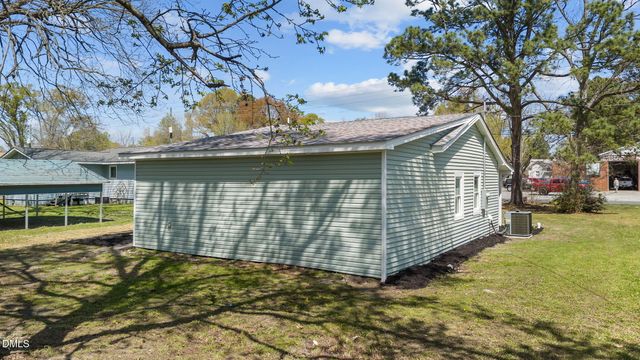 403 W Noble Street, Selma, NC 27576