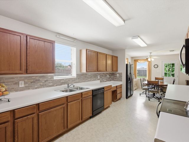 6308 St James Place, Denton, TX 76210