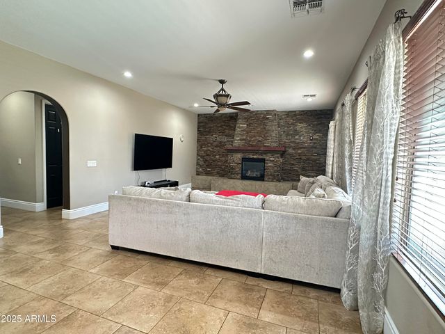 2405 E CHARLOTTE Drive, Phoenix, AZ 85024