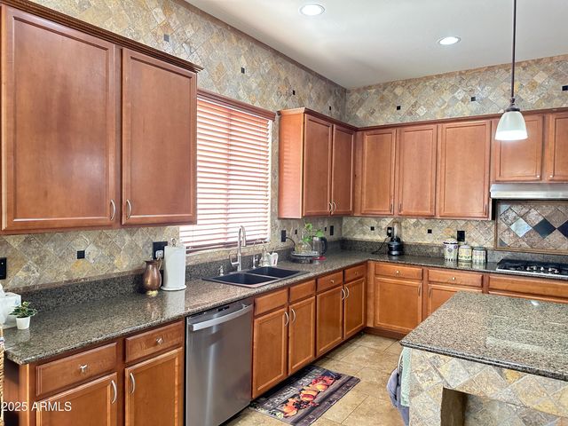 2405 E CHARLOTTE Drive, Phoenix, AZ 85024