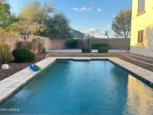 2405 E CHARLOTTE Drive, Phoenix, AZ 85024