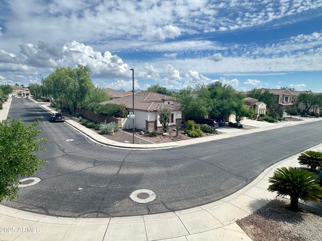 2405 E CHARLOTTE Drive, Phoenix, AZ 85024