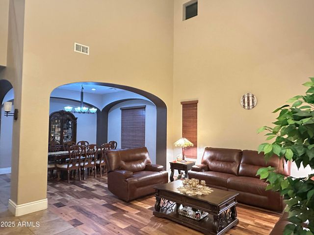 2405 E CHARLOTTE Drive, Phoenix, AZ 85024