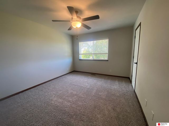 5801 Holmstrom Court, Lincoln, NE 68516
