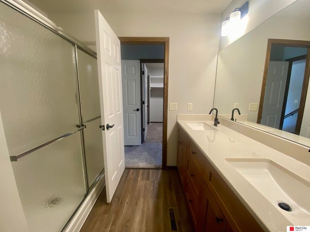 5801 Holmstrom Court, Lincoln, NE 68516