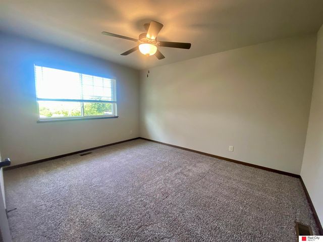 5801 Holmstrom Court, Lincoln, NE 68516