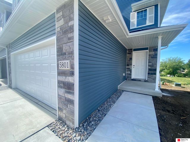 5801 Holmstrom Court, Lincoln, NE 68516