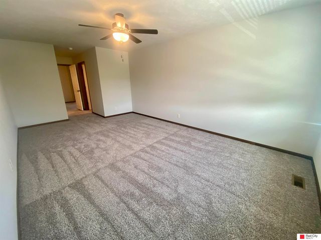 5801 Holmstrom Court, Lincoln, NE 68516