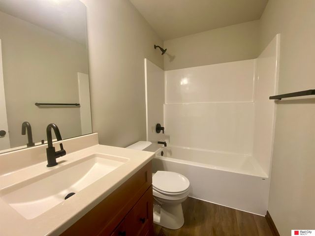 5801 Holmstrom Court, Lincoln, NE 68516